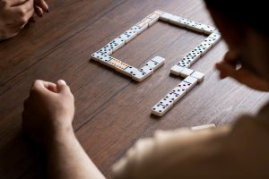 SA真人带你玩转推牌九：进阶技艺与颠覆性战术全攻略